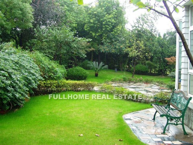 Emerald Villas - 5 bedroom apartment in Shanghai, Qingpu, Suburb