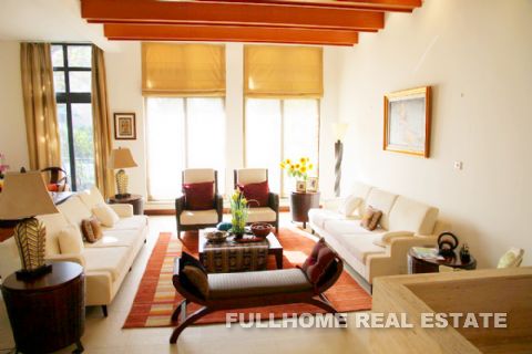 Santa Villa - 4 bedroom apartment in Shanghai, Qingpu, Suburb
