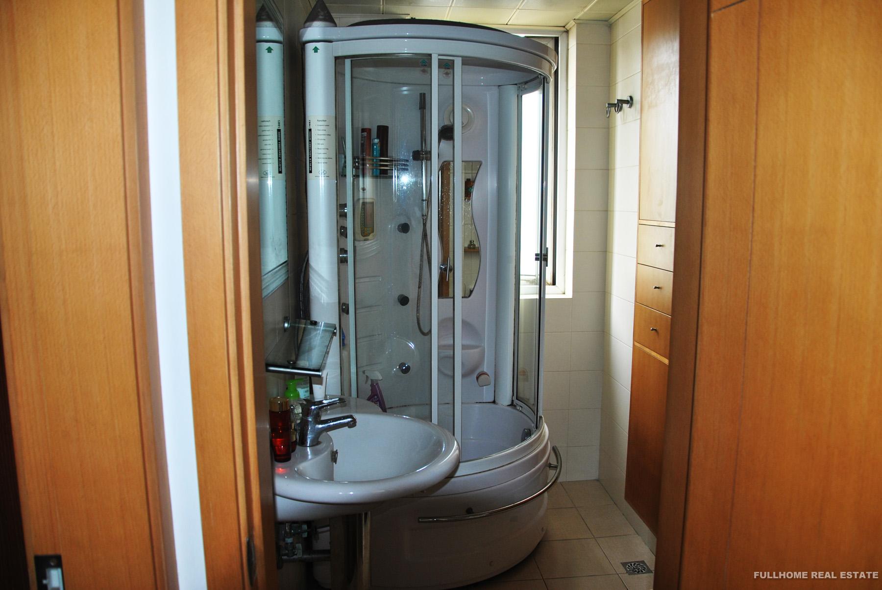 Same compound: Yong Ye Ren De Fang, 3 bedrooms in Shanghai