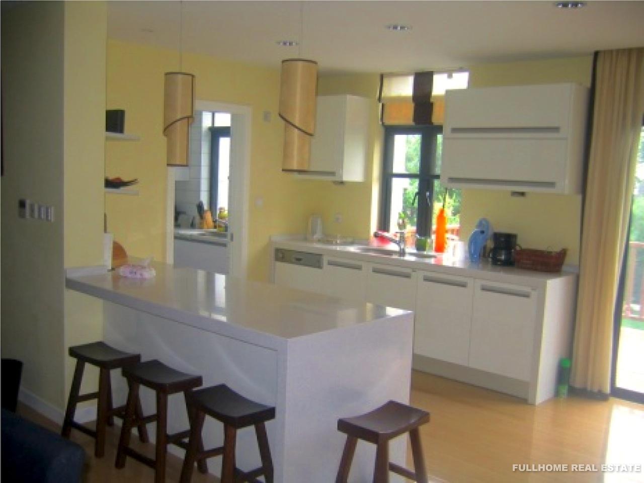 Similar property: Eastern Villa, 4 bedrooms, 380 sqm in Shanghai