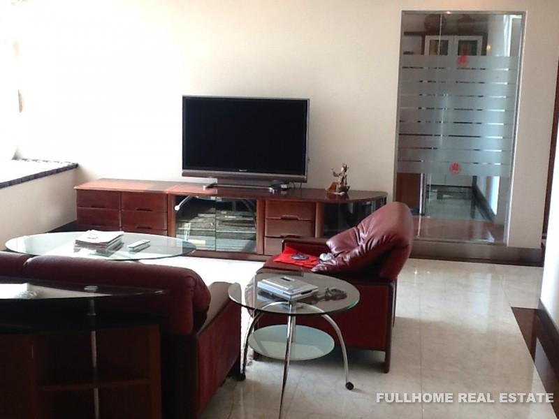 Same compound: Emerald Villas, 3 bedrooms in Shanghai