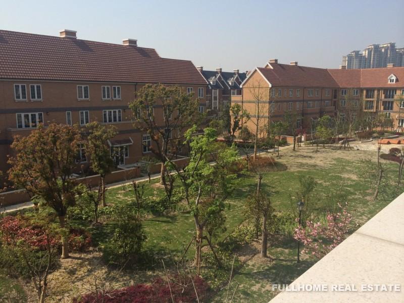 Green Villas - 5 bedroom apartment in Shanghai, Jingqiao Green City, Pudong