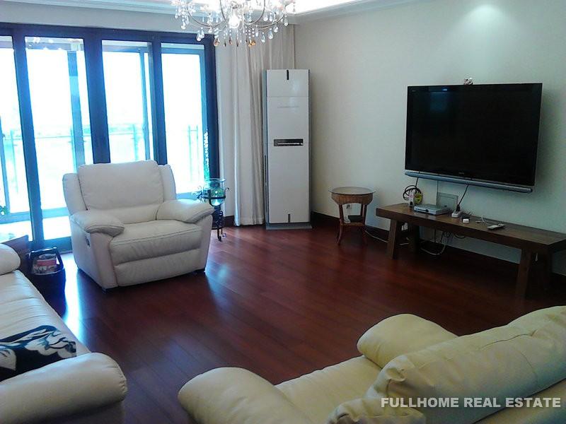 Same compound: Royal Lakefront Mansion, 4 bedrooms in Suzhou