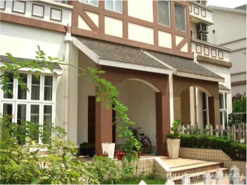 Same compound: Odin Palace Villas, 5 bedrooms in Shanghai