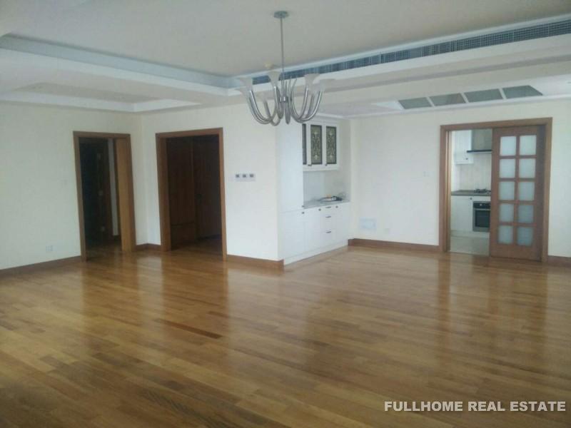 Same compound: Gallery Tower, 4 bedrooms in Shanghai