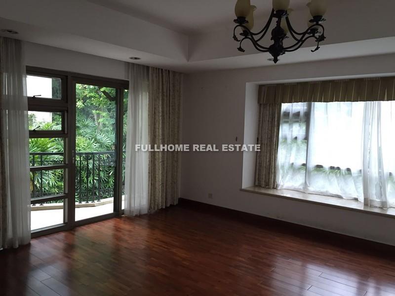 Same compound: Luhu Parkview, 4 bedrooms in Guangzhou
