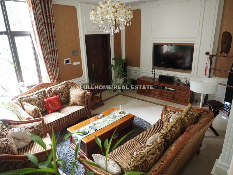 Same compound: Royal Lakefront Mansion, 4 bedrooms in Suzhou