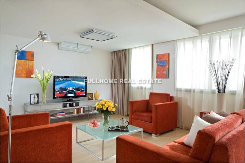 Same compound: Green Court Serviced Apartment People Square , 3 bedrooms in Shanghai