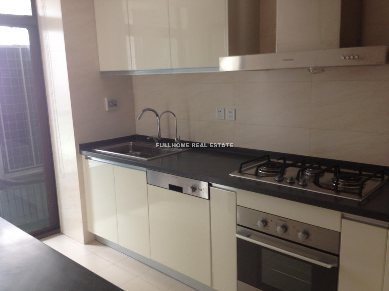 Same compound: Jing An Residence 8, 3 bedrooms in Shanghai
