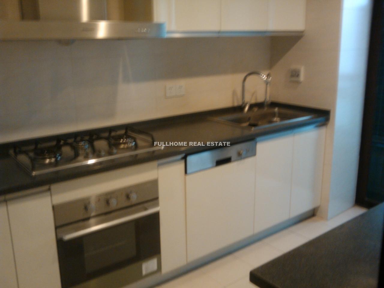 Same compound: Jing An Residence 8, 3 bedrooms in Shanghai