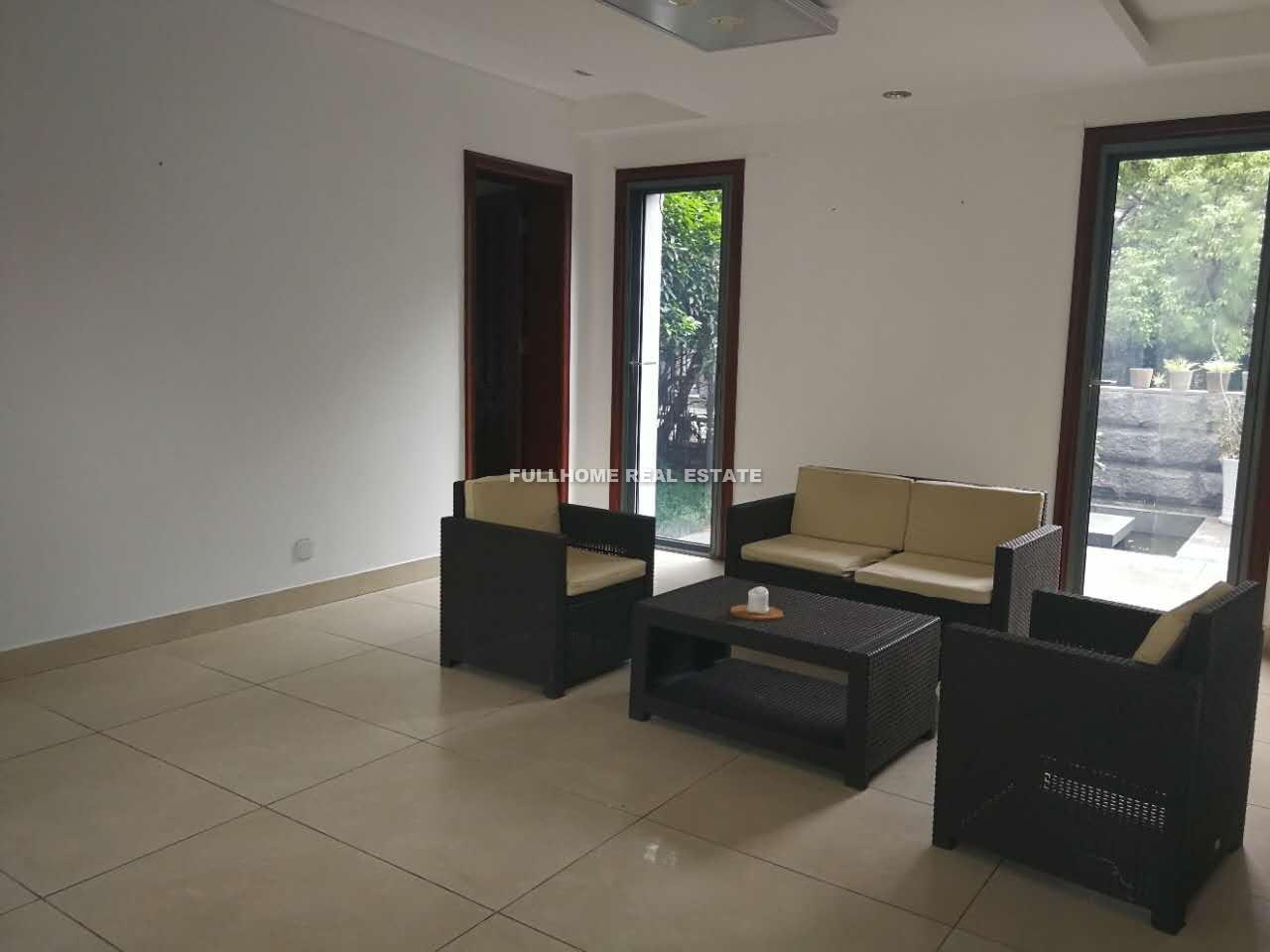 Lakeside Ville - 4 bedroom apartment in Shanghai, Qingpu, Suburb