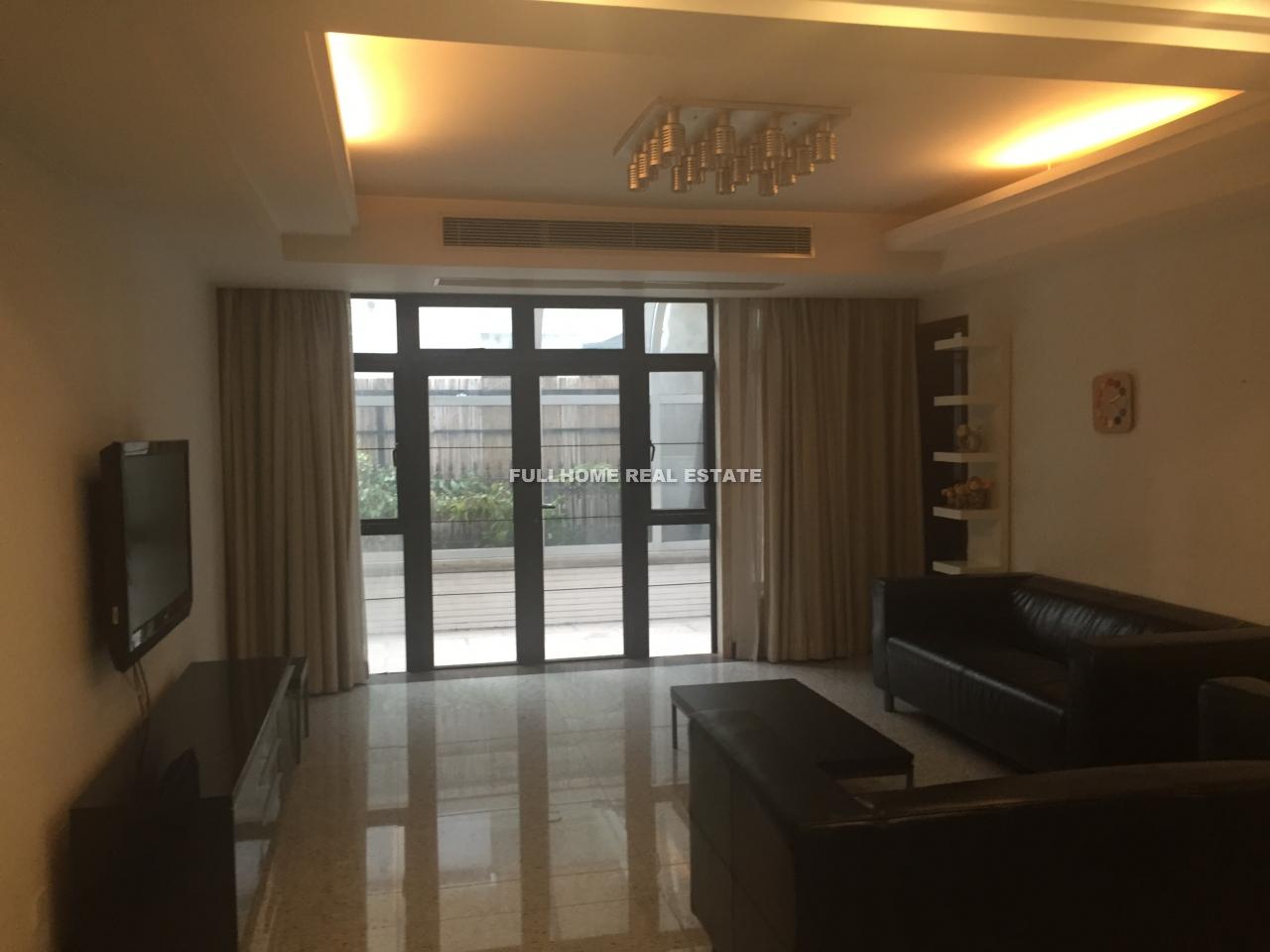 Same compound: Hongqiao Golf Villas, 4 bedrooms in Shanghai
