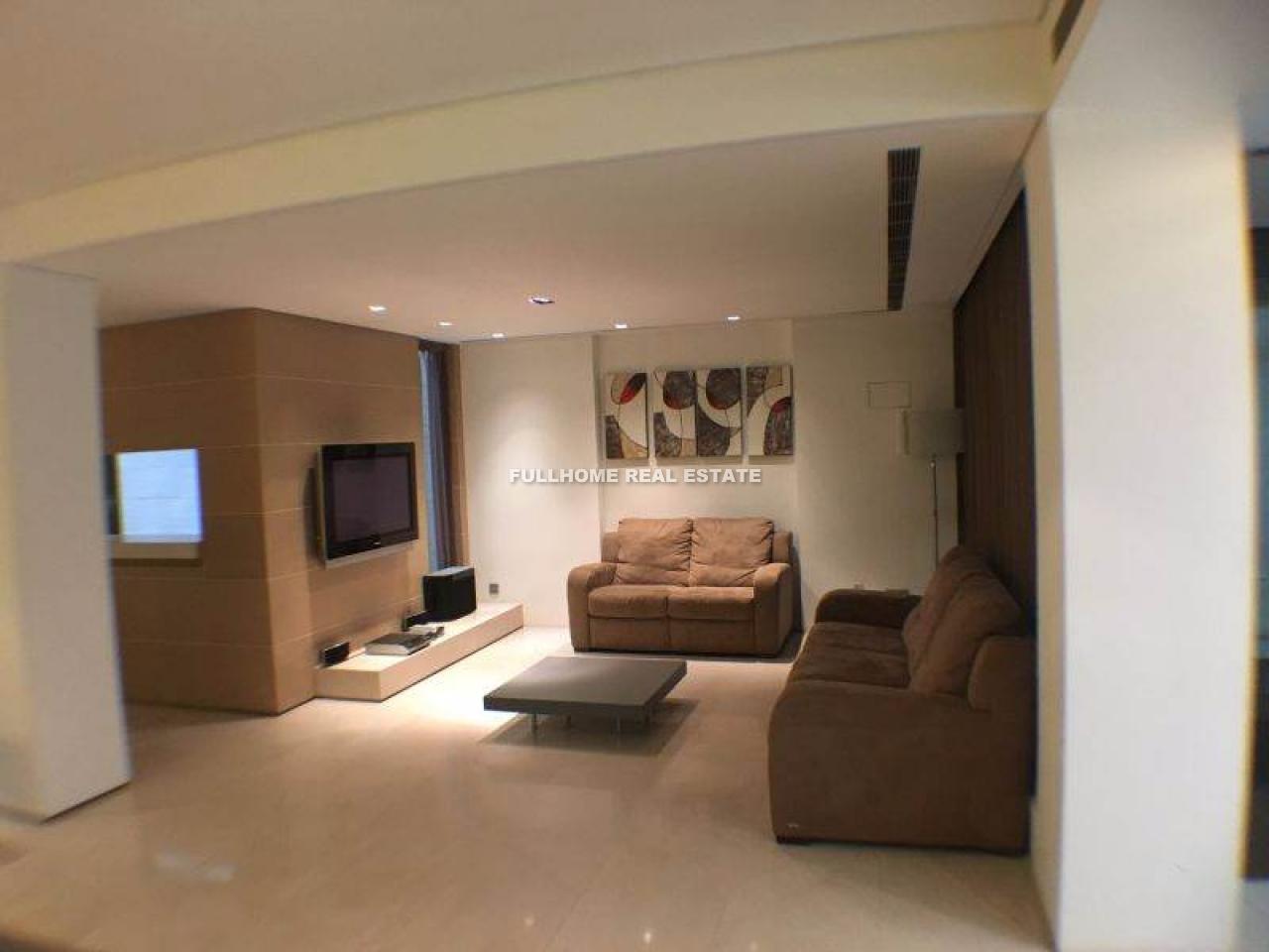 Similar property: The One, 4 bedrooms, 420 sqm in Shanghai
