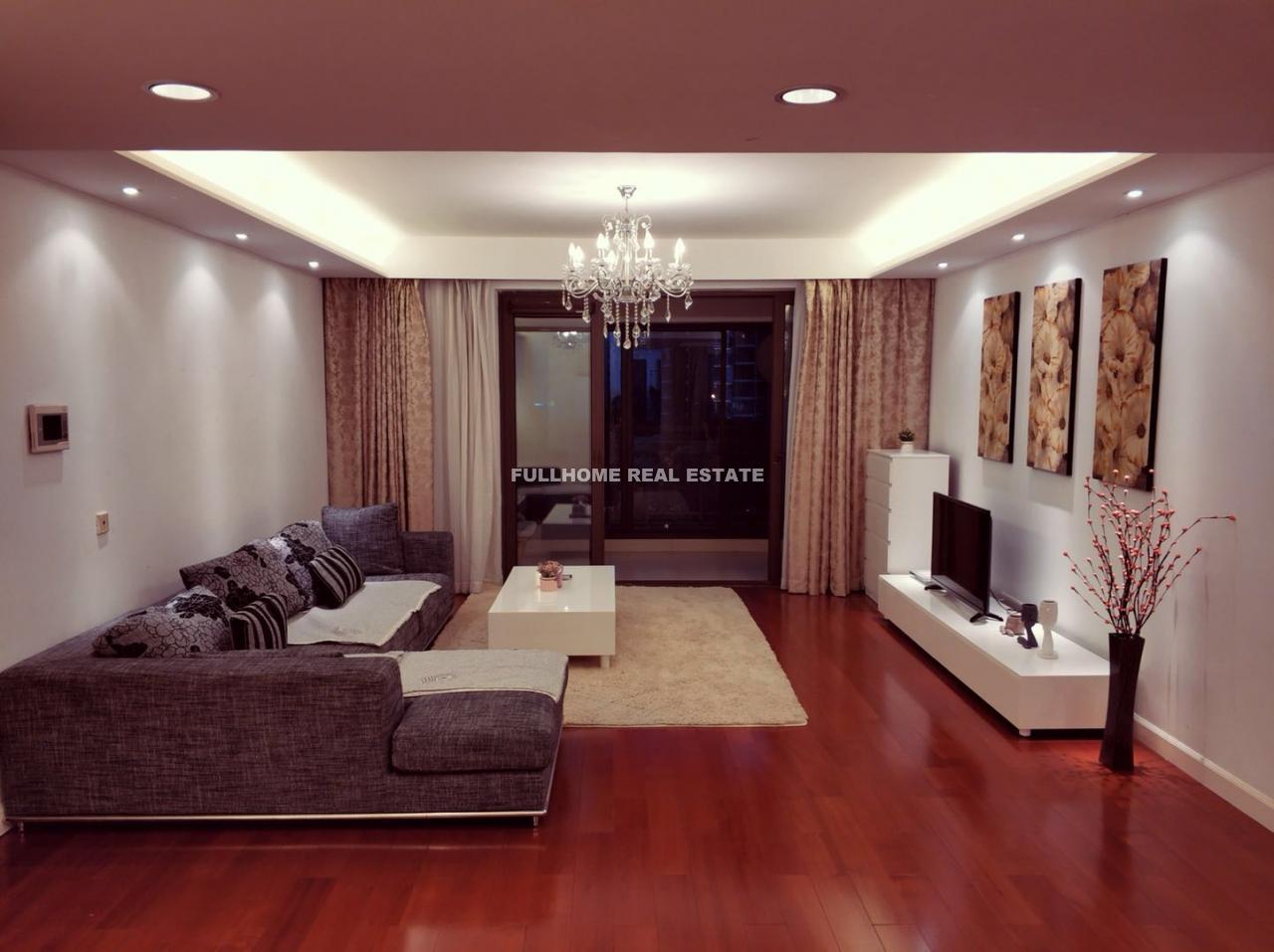 Same compound: Royal Lakefront Mansion, 4 bedrooms in Suzhou