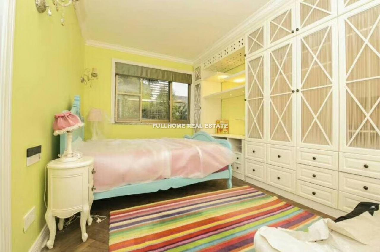 Similar property: Tomson Riviera Garden, 4 bedrooms, 475 sqm in Shanghai