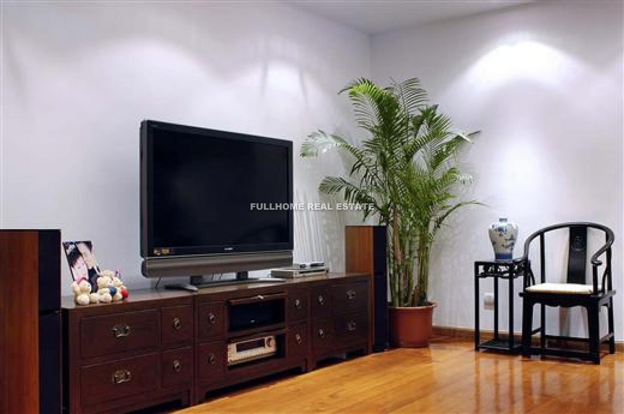 Same compound: No.145 South Nanjing Road Old House, 3 bedrooms in Shanghai