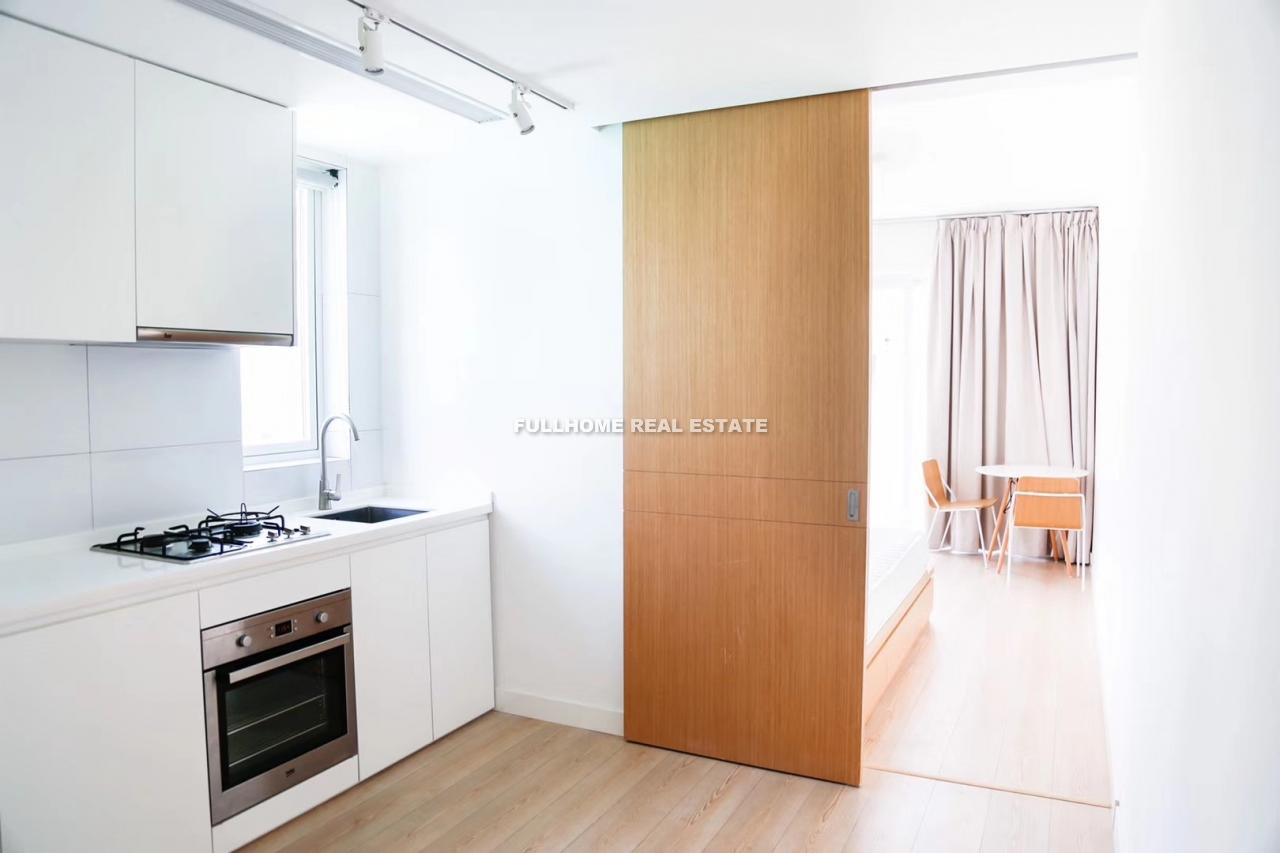 Same compound: No.1-500 Huating Road Old House, 1 bedrooms in Shanghai