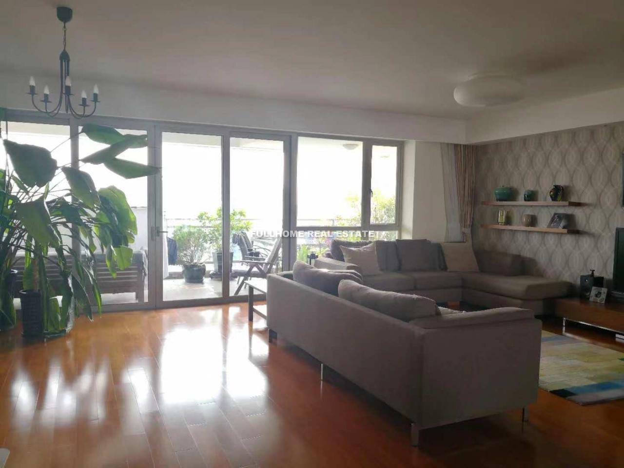 Yanlord Town - 4 bedroom apartment in Shanghai, Century Park and Lianyang, Pudong