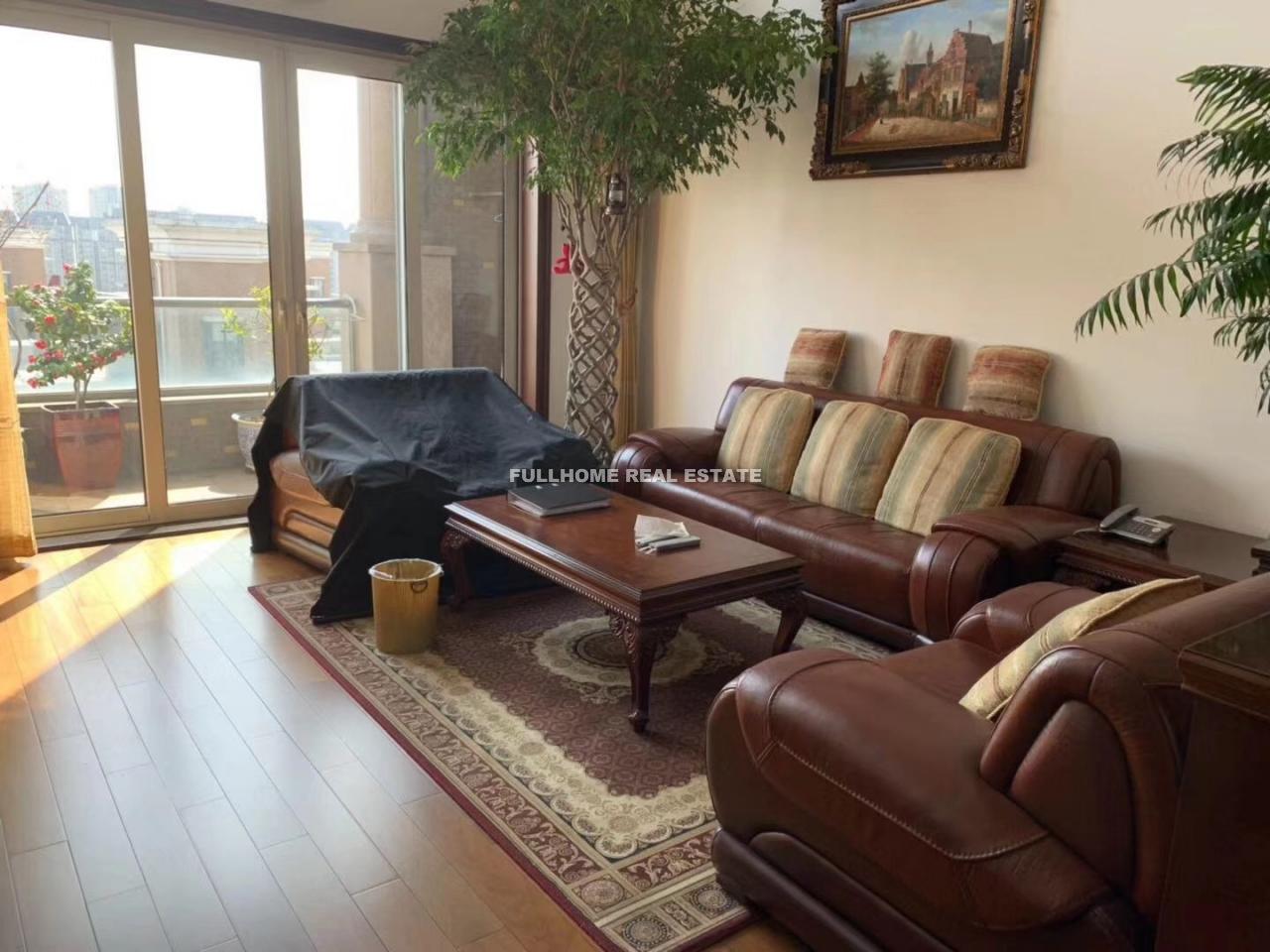 Similar property: Hua Li Jia Zu, 5 bedrooms, 330 sqm in Shanghai