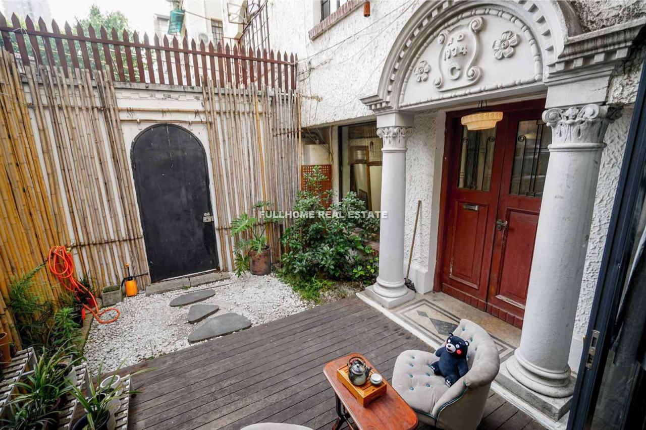 Lane 200-300 Jiashan Road Old House  - 3 bedroom apartment in Shanghai, FFC, Downtown