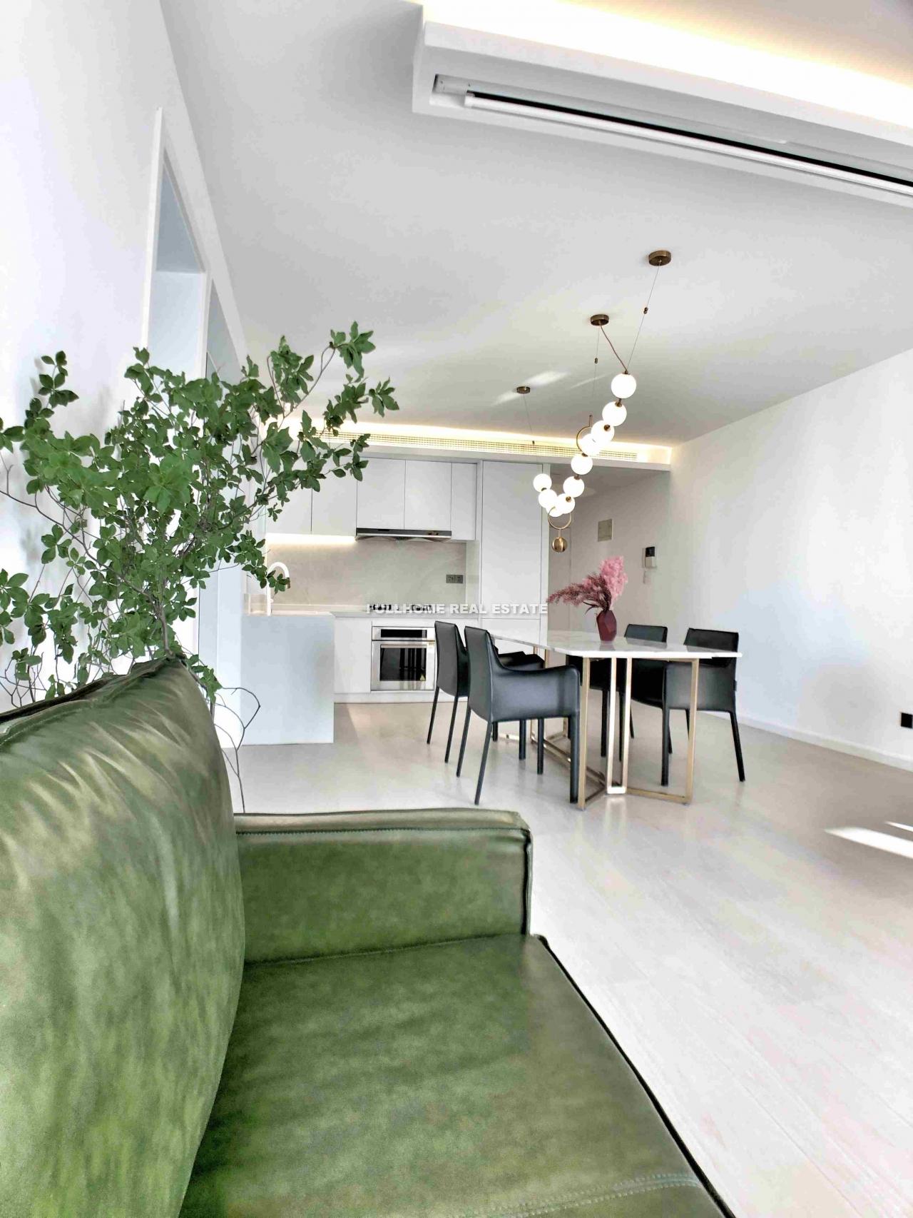 Oriental Manhattan - 3 bedroom apartment in Shanghai, Xujiahui, Downtown
