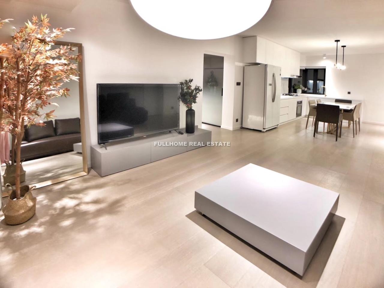 Shanghai Grand Plaza - 4 bedroom apartment in Shanghai, FFC, Downtown
