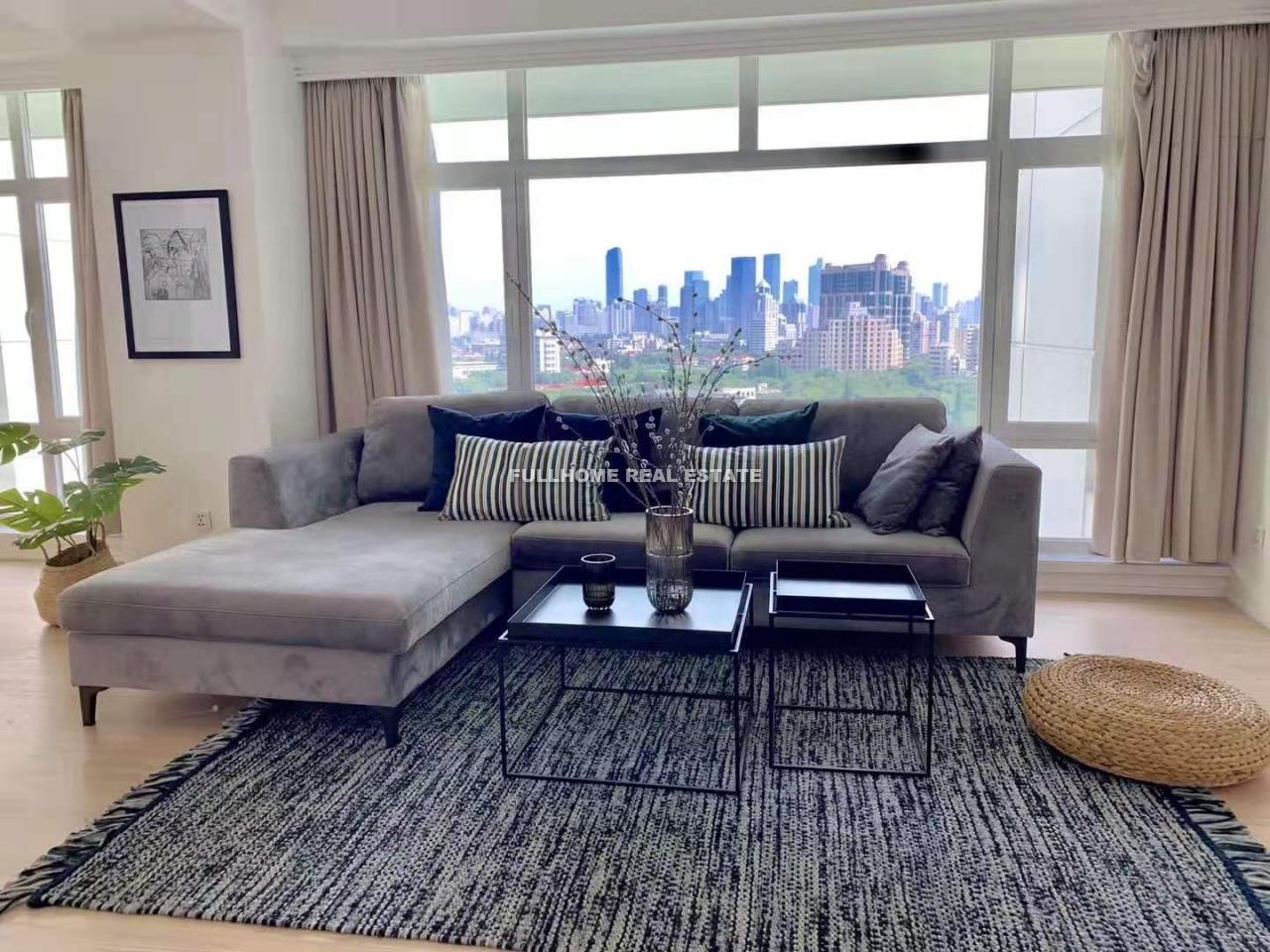 Huijin Plaza - 3 bedroom apartment in Shanghai, Xujiahui, Downtown