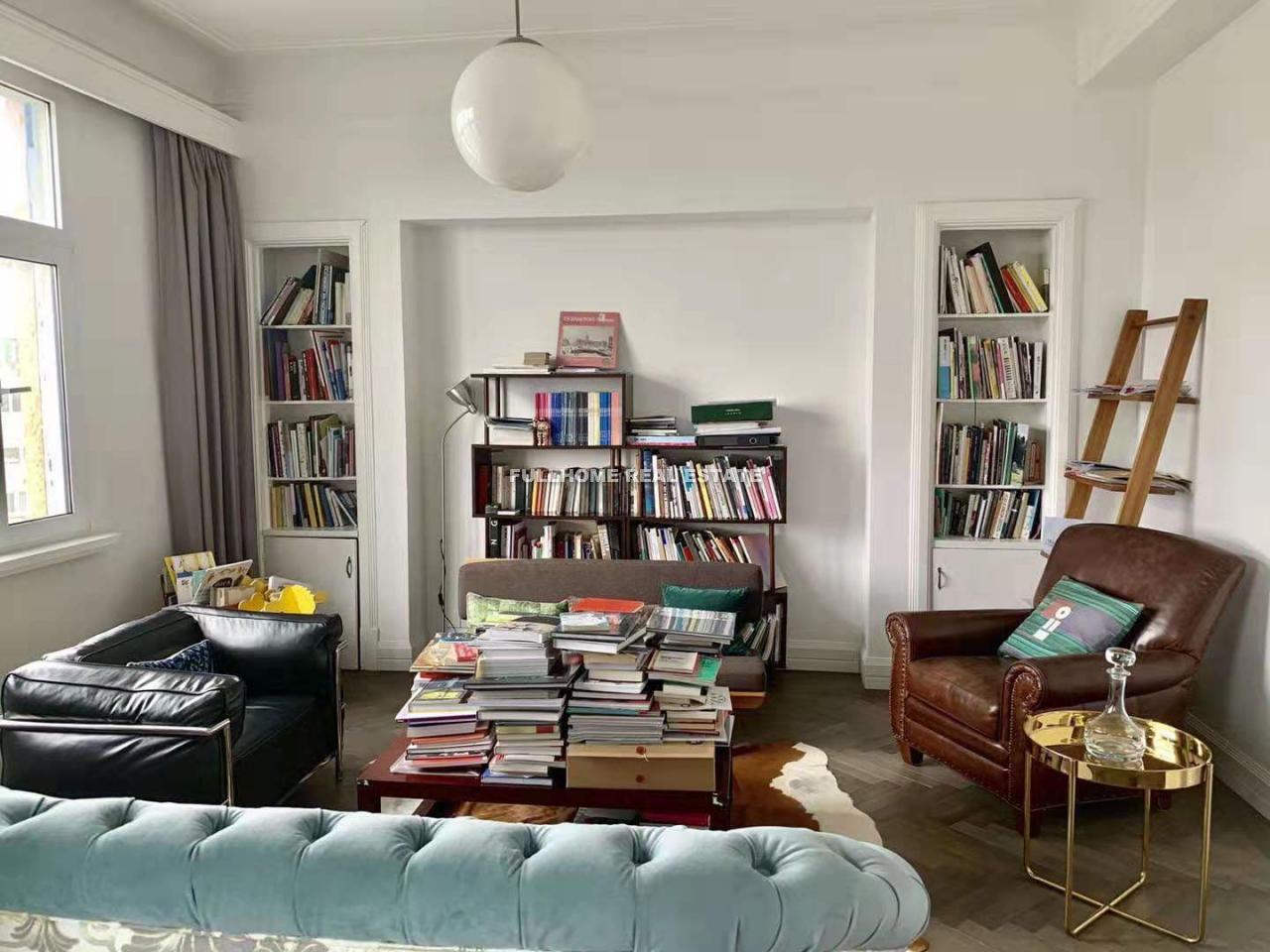 Same compound: West Lake Apartments, 2 bedrooms in Shanghai