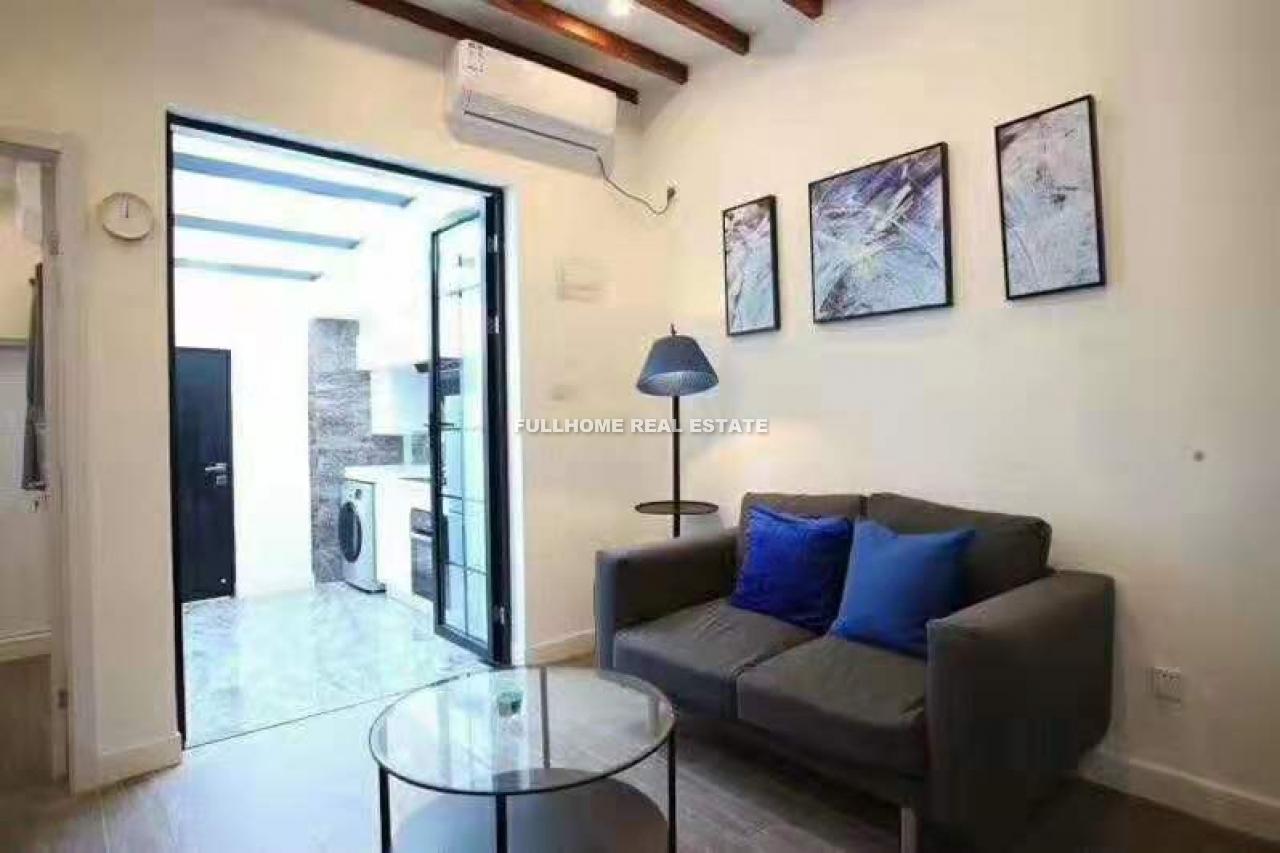 Same compound: Lane 1-500 Ruijin 1st Road Old House, 2 bedrooms in Shanghai