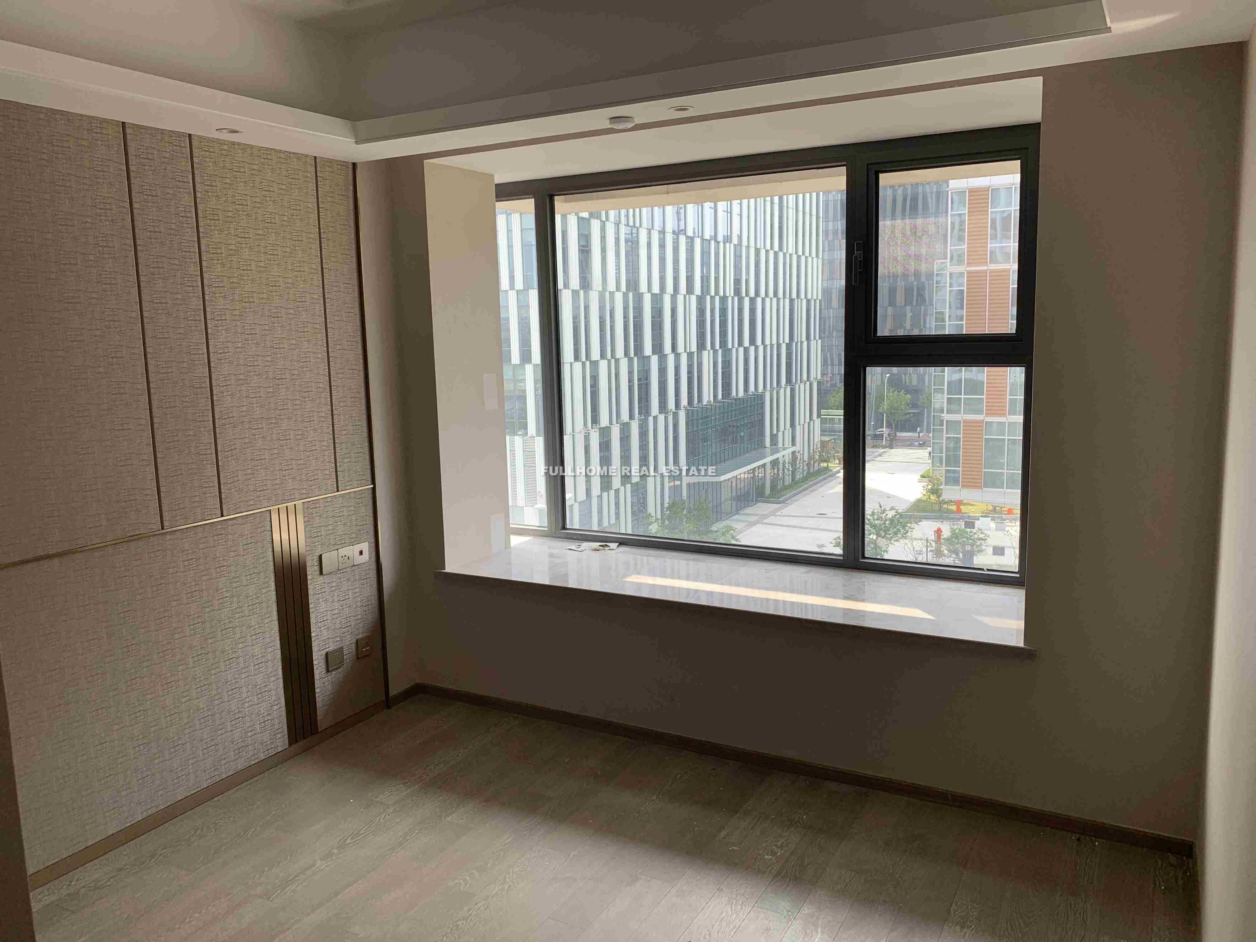 Same compound: One Majesty, 3 bedrooms in Shanghai