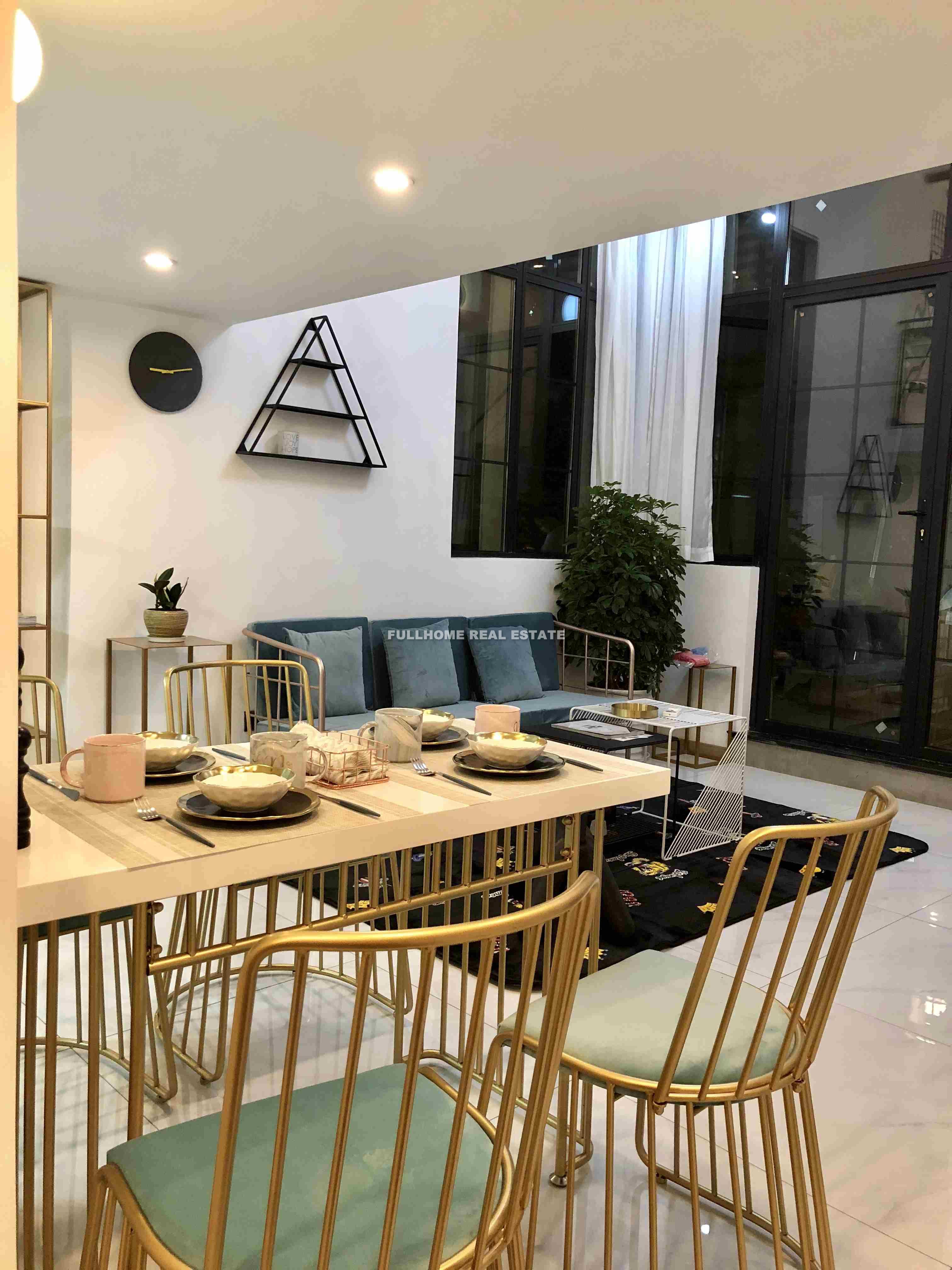 Same compound: Jiangyin Garden, 2 bedrooms in Shanghai