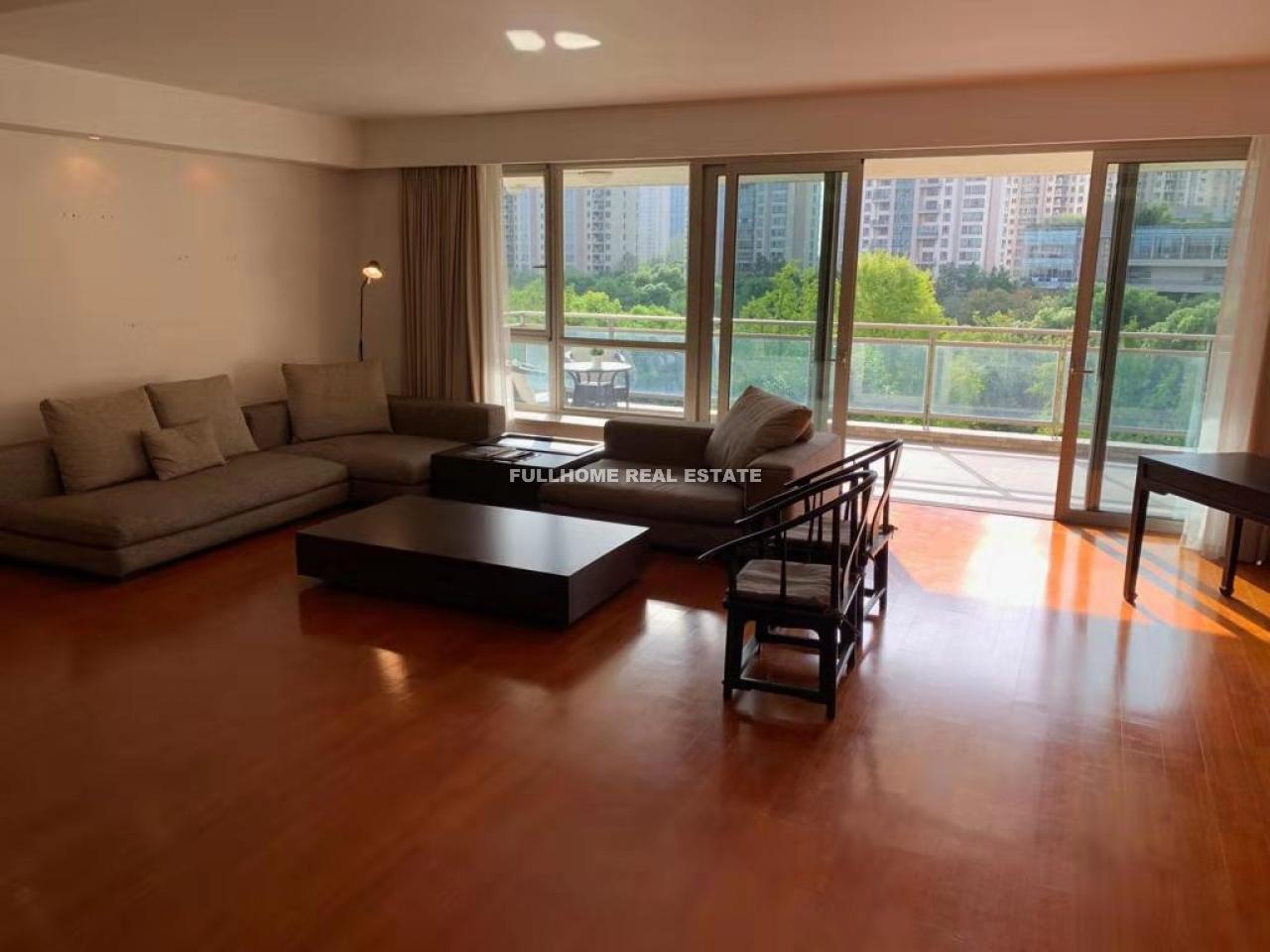 Similar property: Yanlord Town, 4 bedrooms, 270 sqm in Shanghai