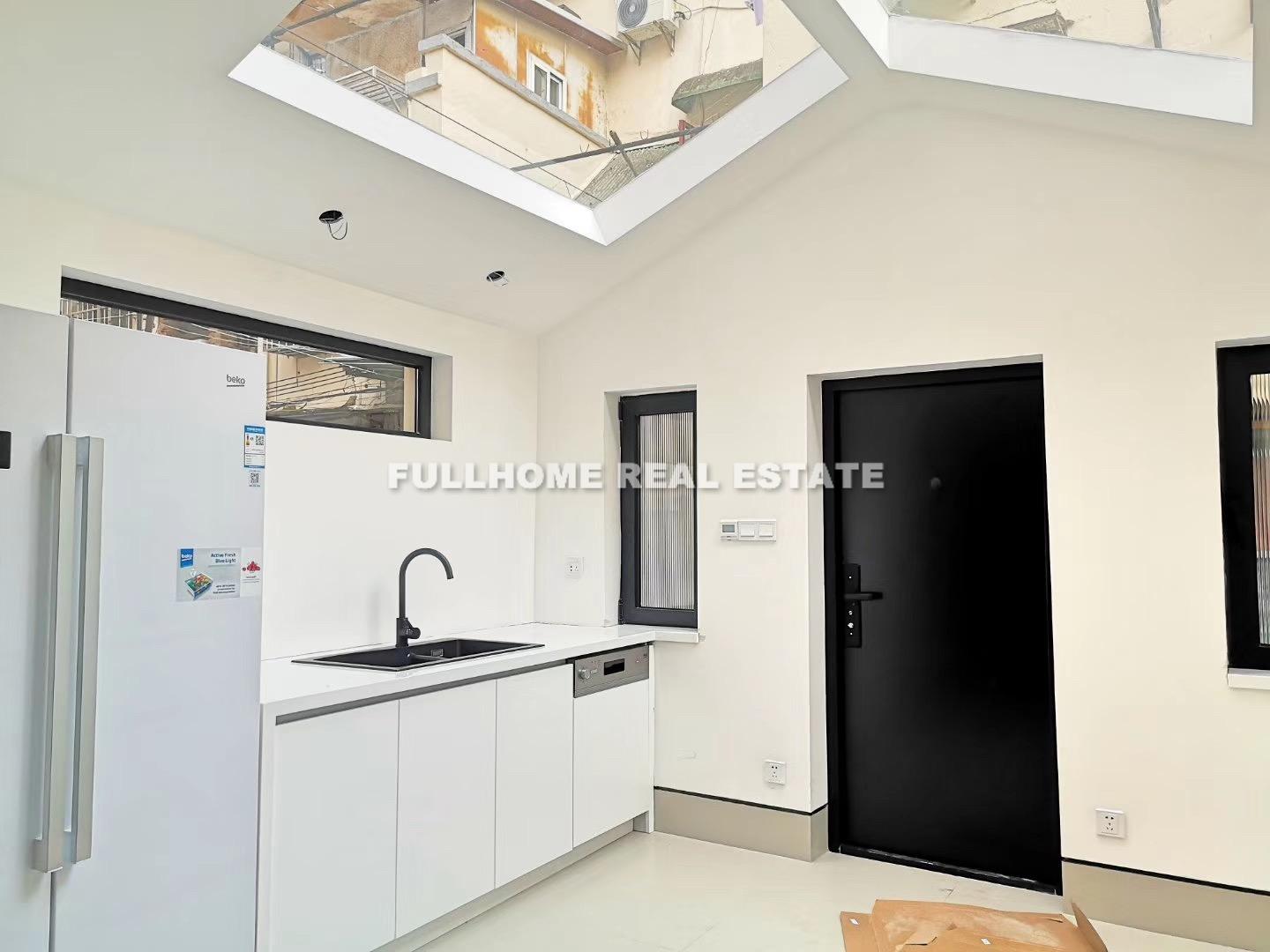 Lane 201-400 West Jianguo Road Old House  - 4 bedroom apartment in Shanghai, FFC, Downtown