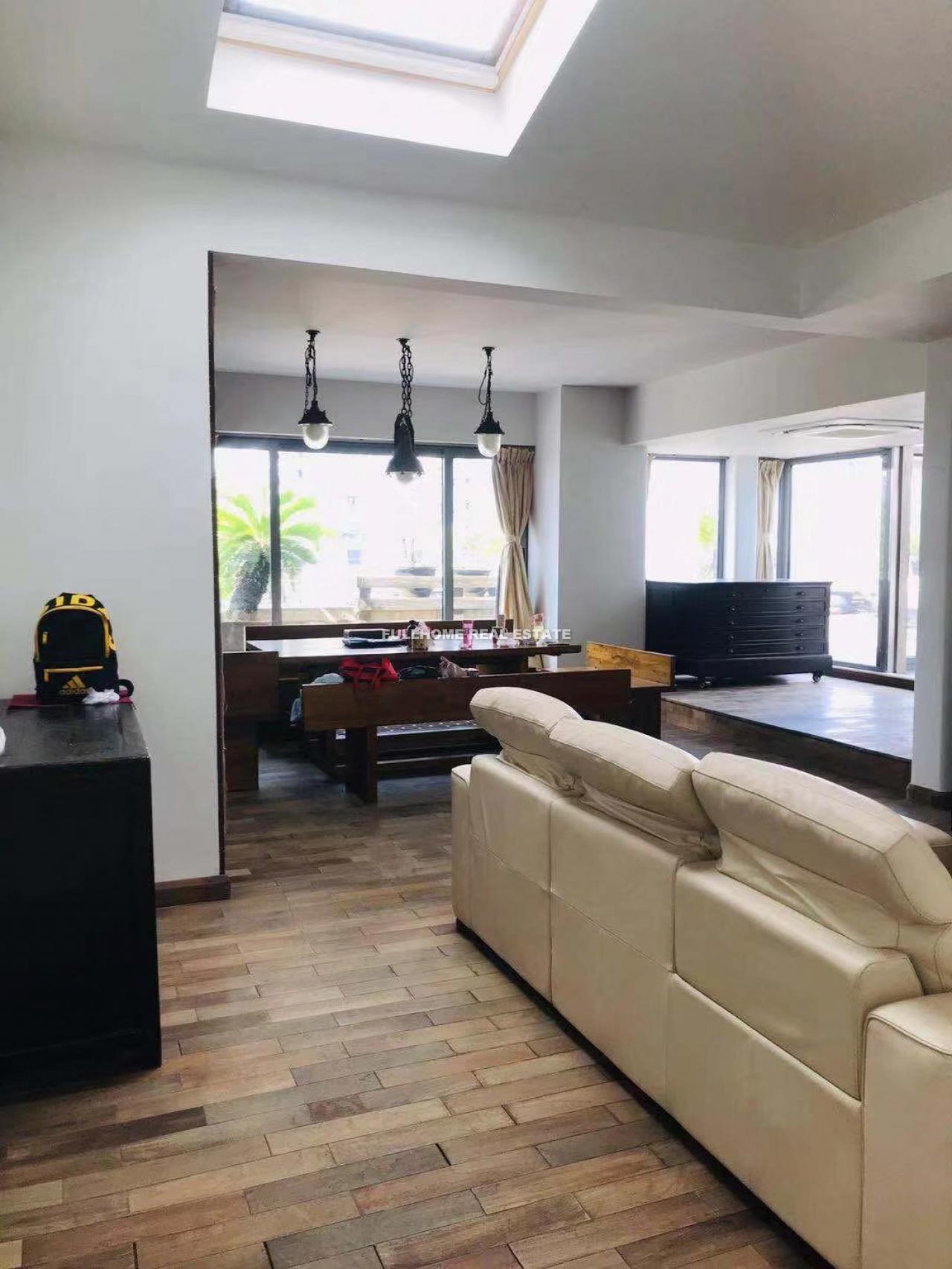 Art Apartment - 4 bedroom apartment in Shanghai, FFC, Downtown