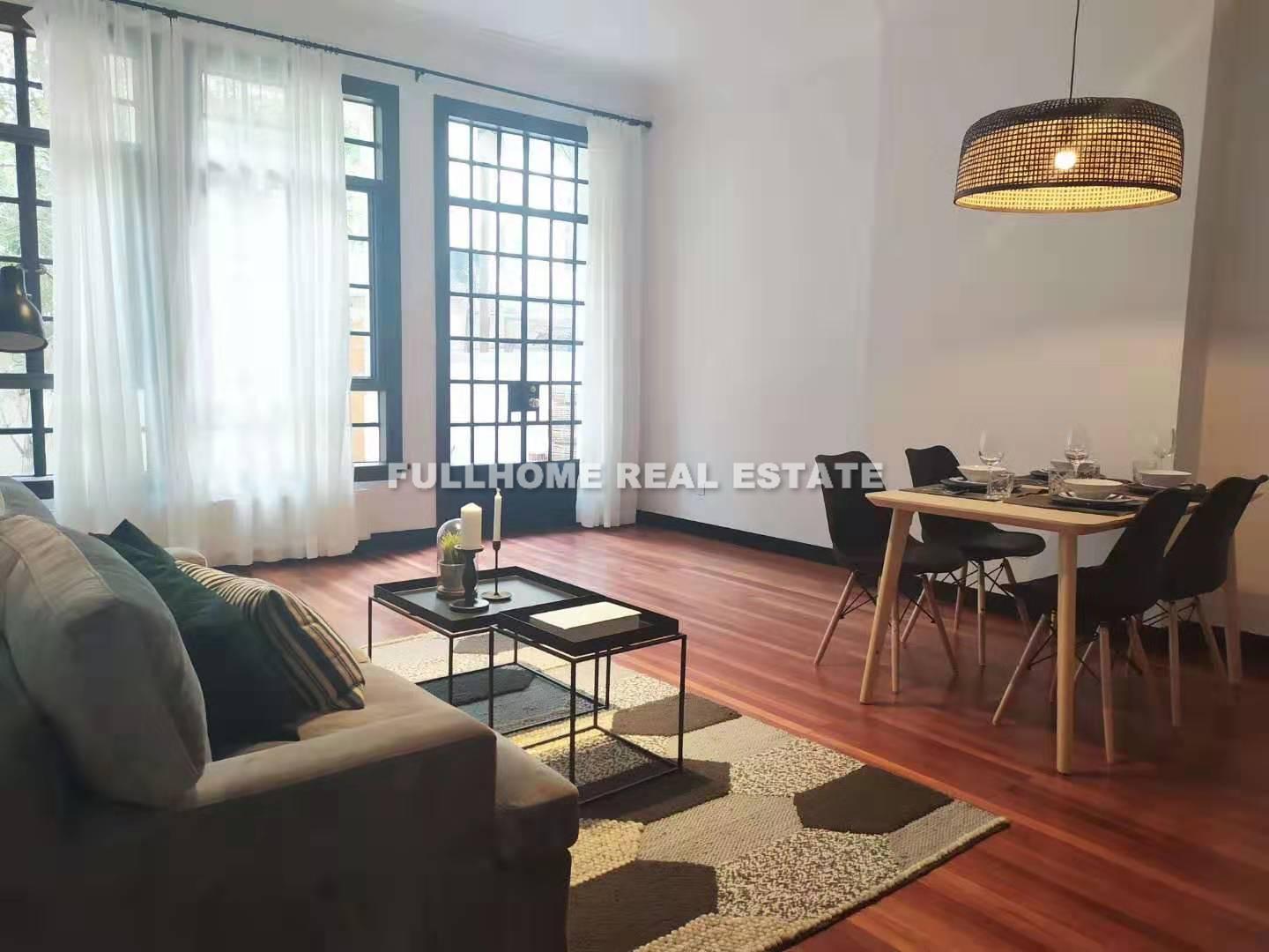 Same compound: Lane 1-400 Taixing Road Old House, 1 bedrooms in Shanghai