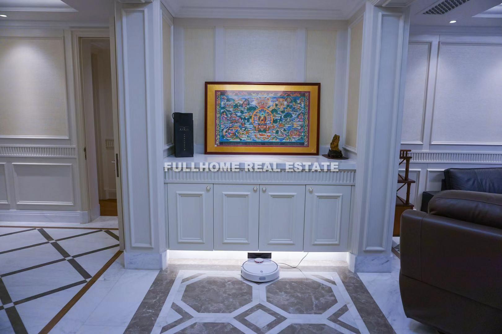 E18 - 4 bedroom apartment in Shanghai, Lujiazui, Pudong