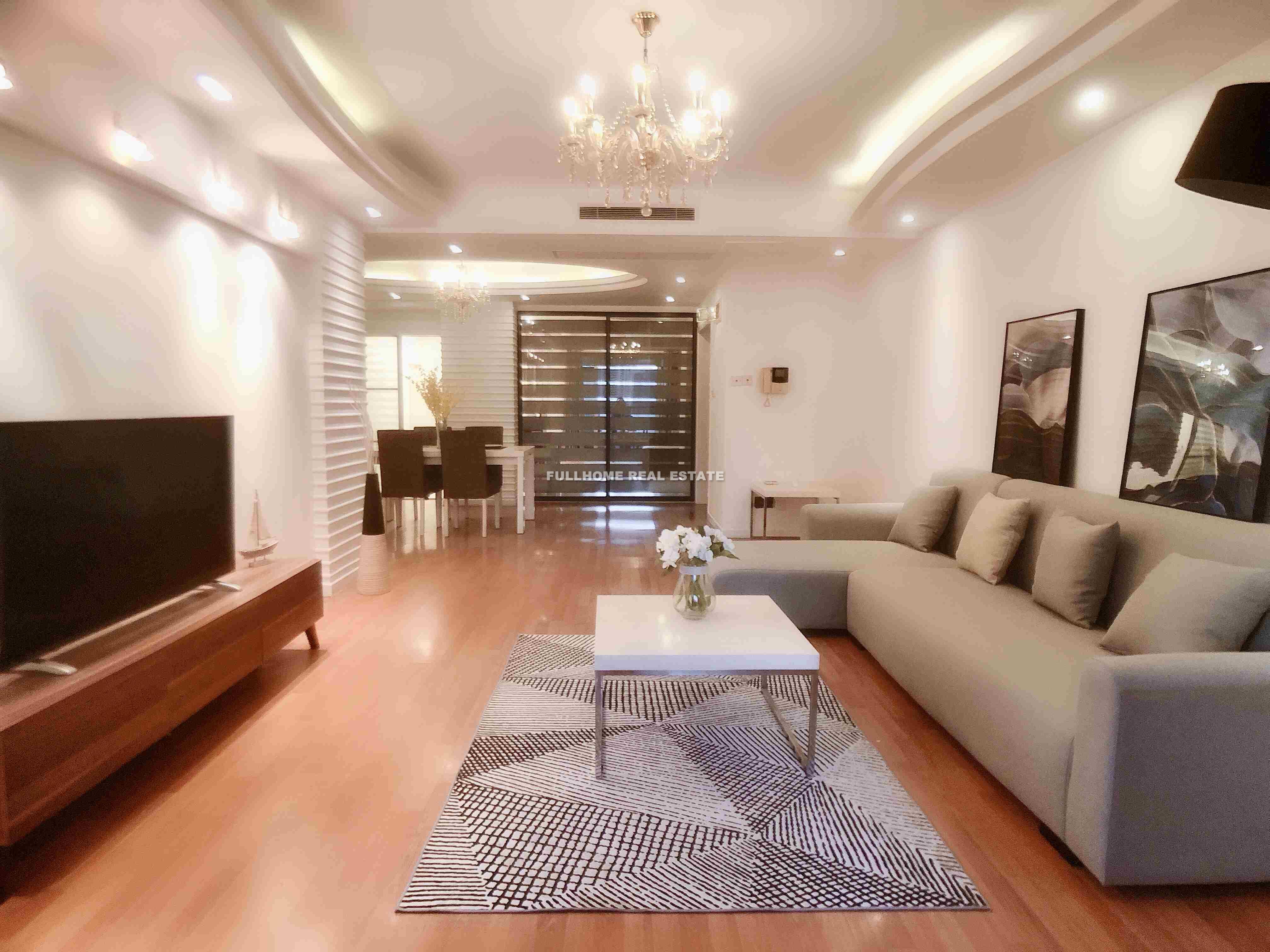 East Huaihai Apartment - 3 bedroom apartment in Shanghai, People Square, Downtown