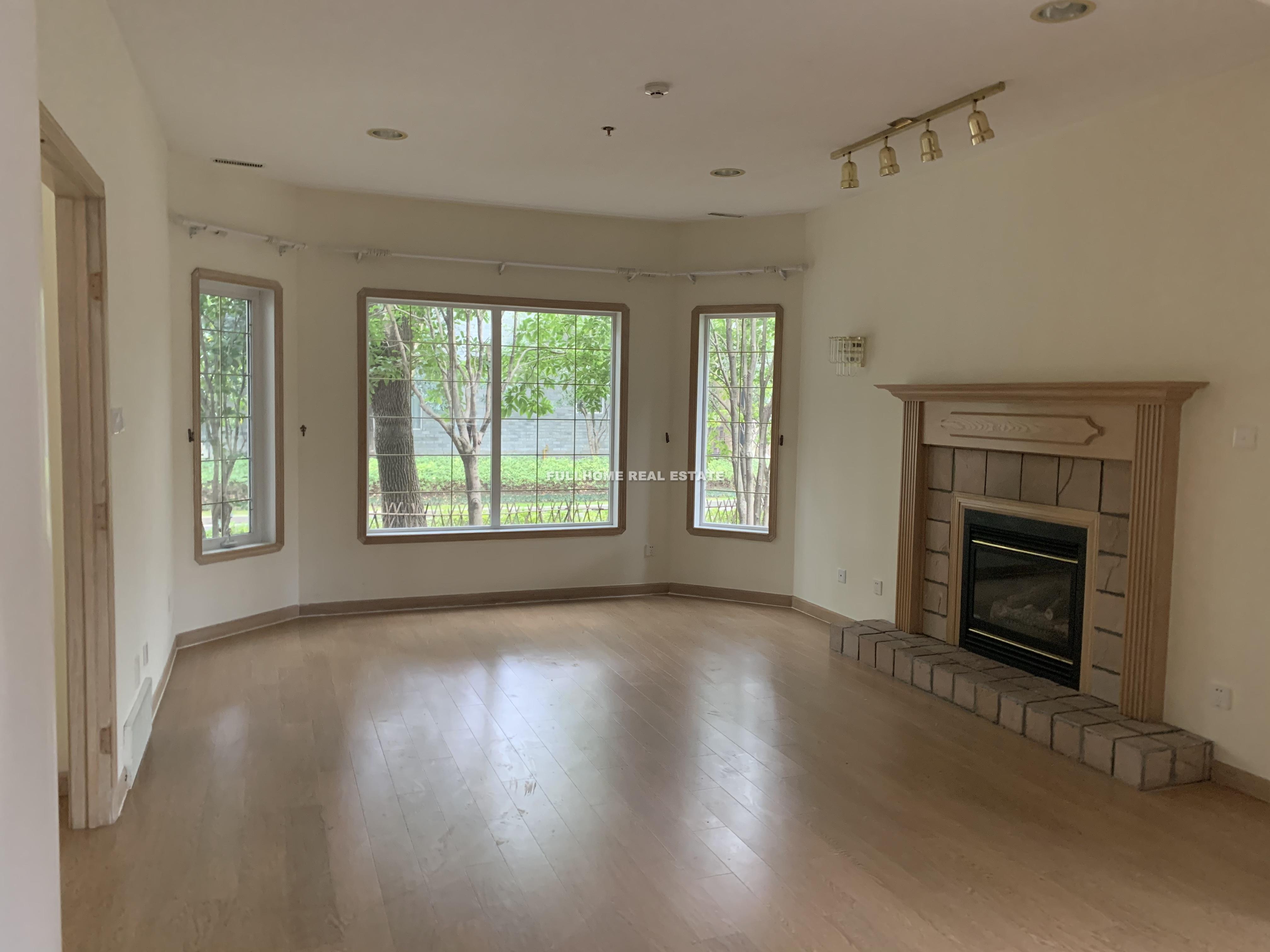 Same compound: Green Villas, 4 bedrooms in Shanghai
