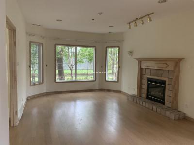 Same compound: Green Villas, 4 bedrooms in Shanghai