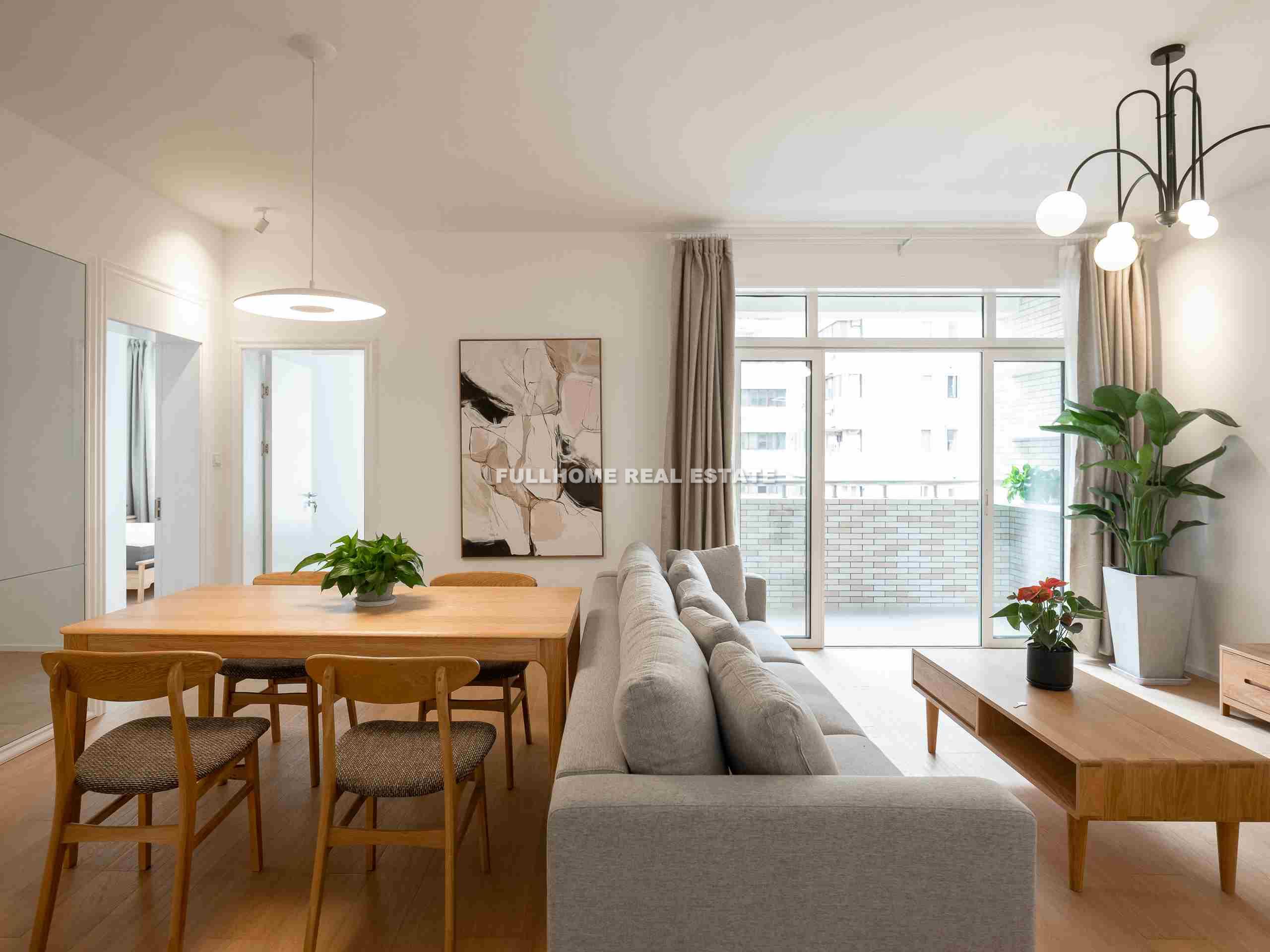 Same compound: Yueyang Apartment, 3 bedrooms in Shanghai