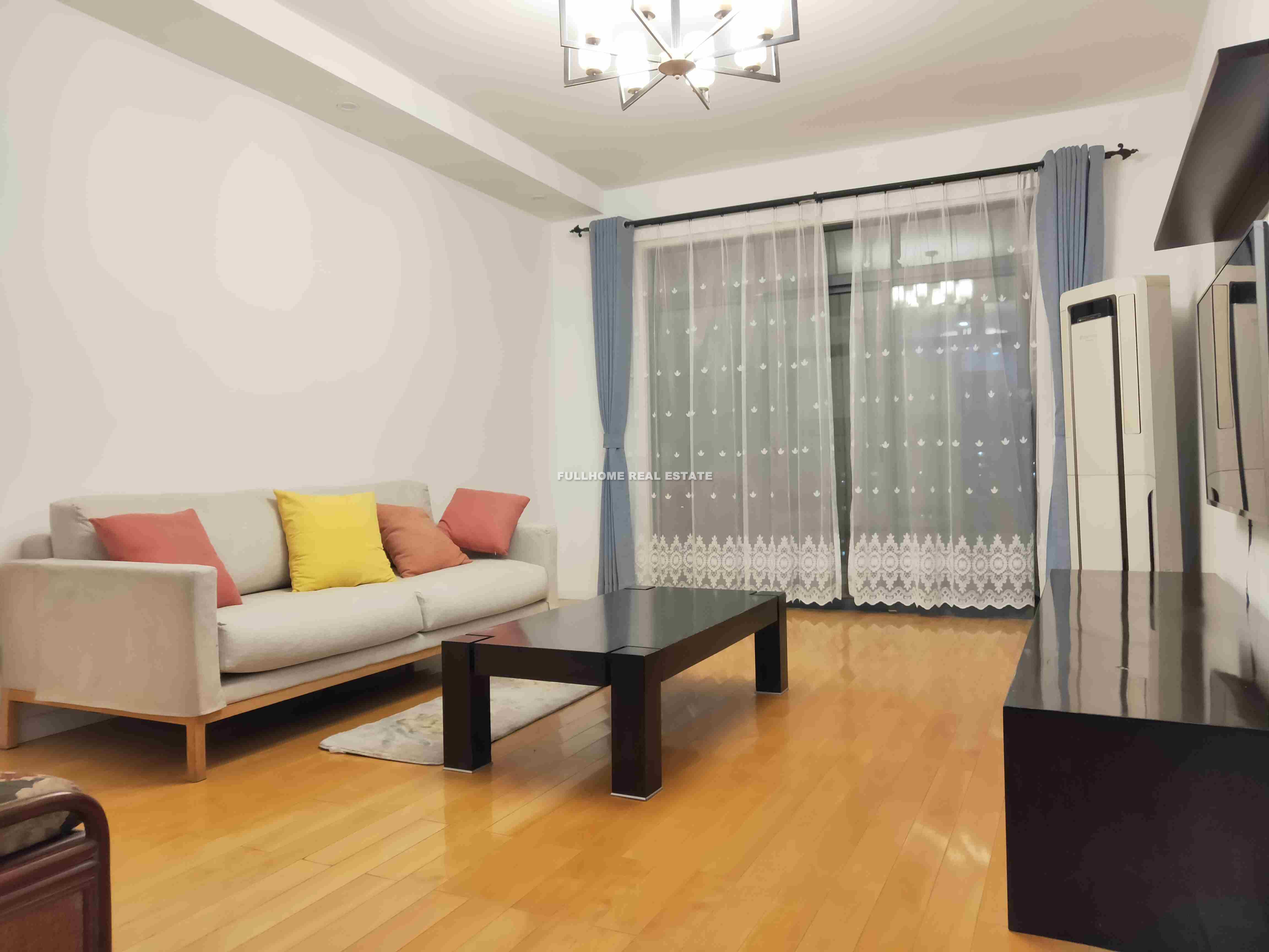 Same compound: Longzhao Garden, 3 bedrooms in Shanghai