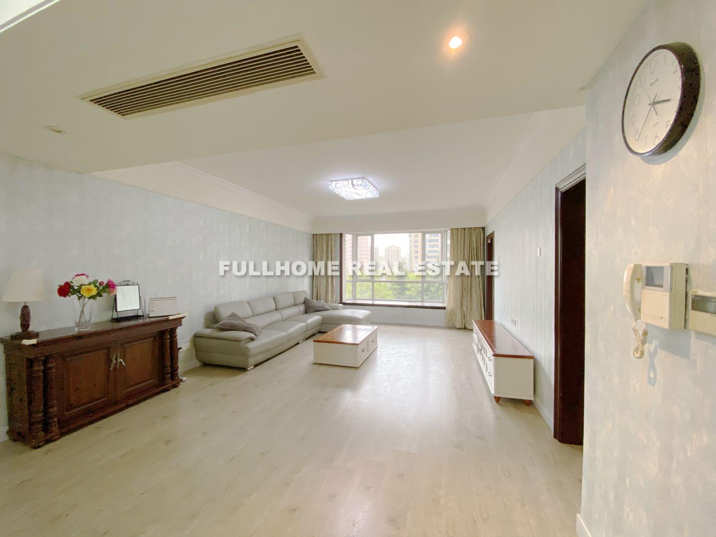 Hua Li Jia Zu - 3 bedroom apartment in Shanghai, Gubei, Hongqiao