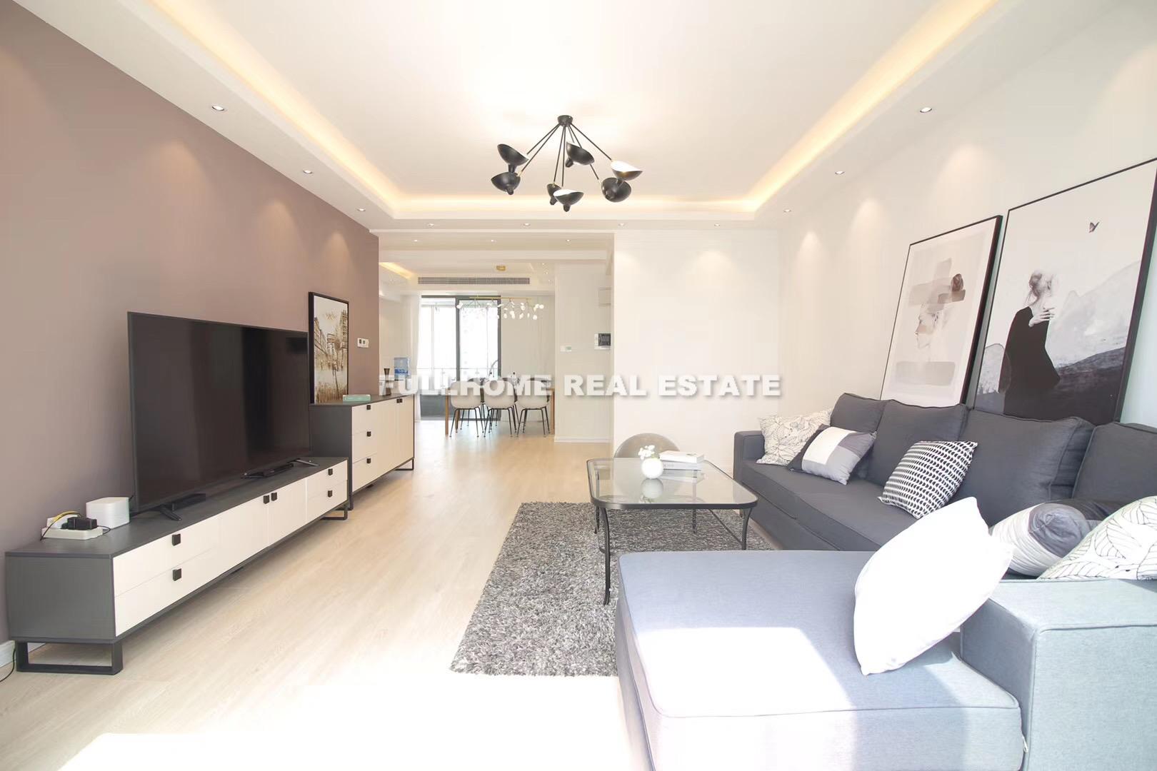 Top Of City - 3 bedroom apartment in Shanghai, People Square, Downtown