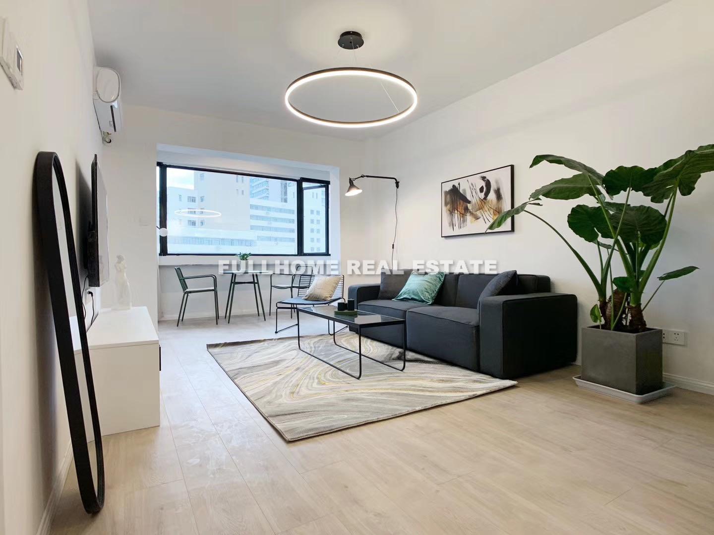Same compound: Wuhuan Apartment, 2 bedrooms in Shanghai