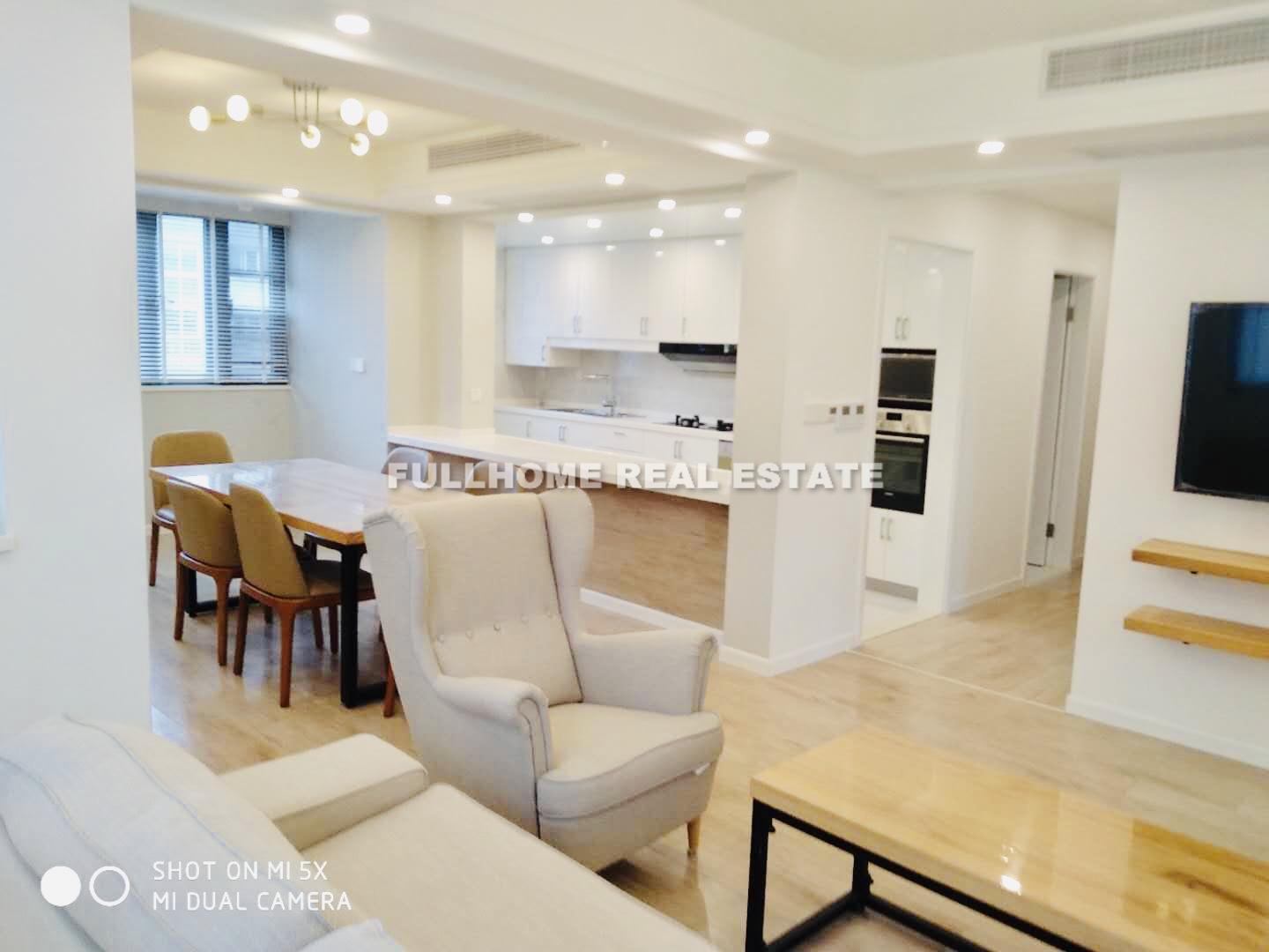 Same compound: Jinlong Apartment, 2 bedrooms in Shanghai