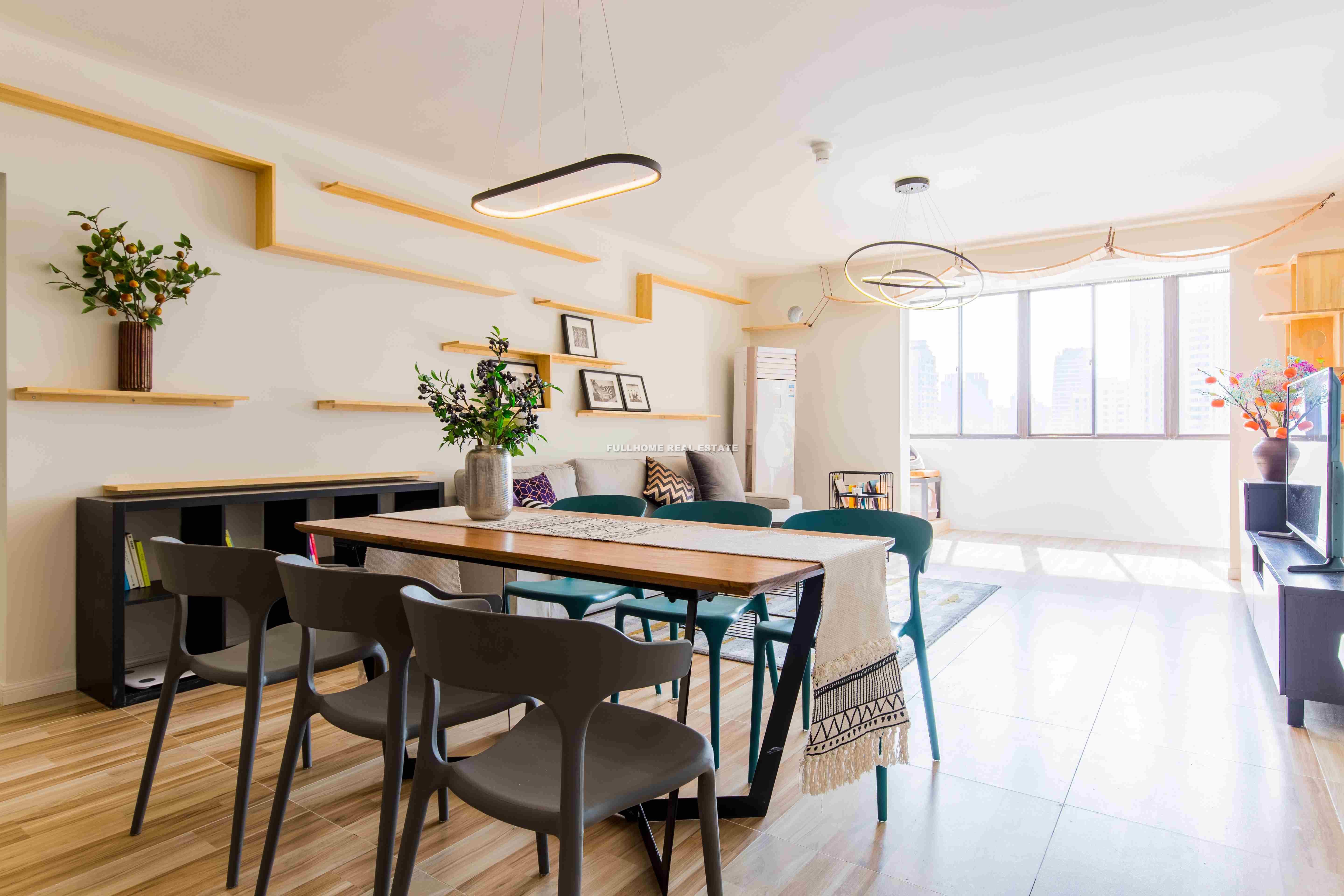 Same compound: Ziguang Apartment, 4 bedrooms in Shanghai