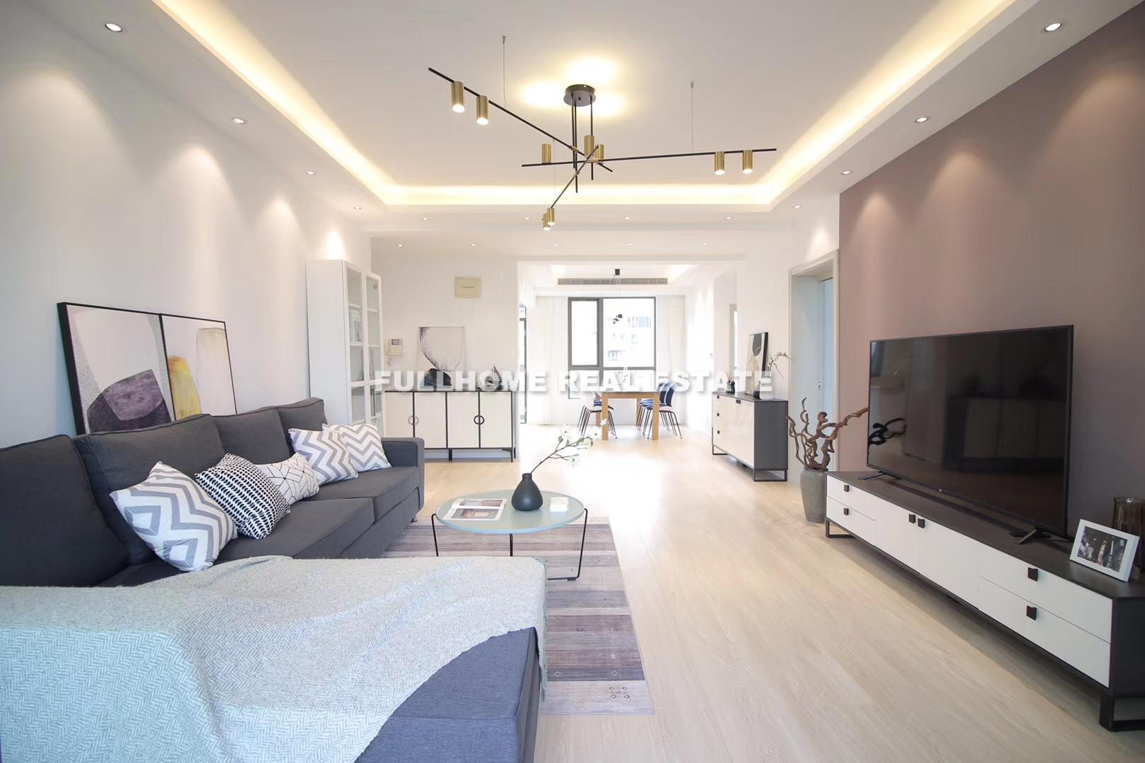 Top Of City - 3 bedroom apartment in Shanghai, People Square, Downtown