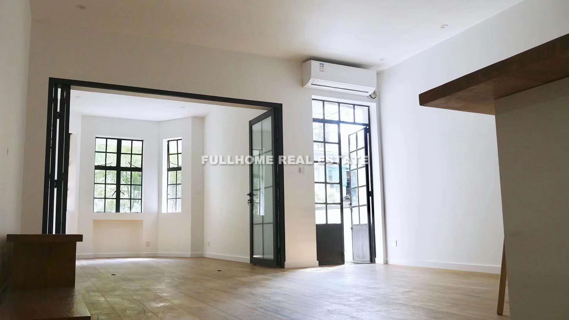 Same compound: Sapphire Apartment, 2 bedrooms in Shanghai