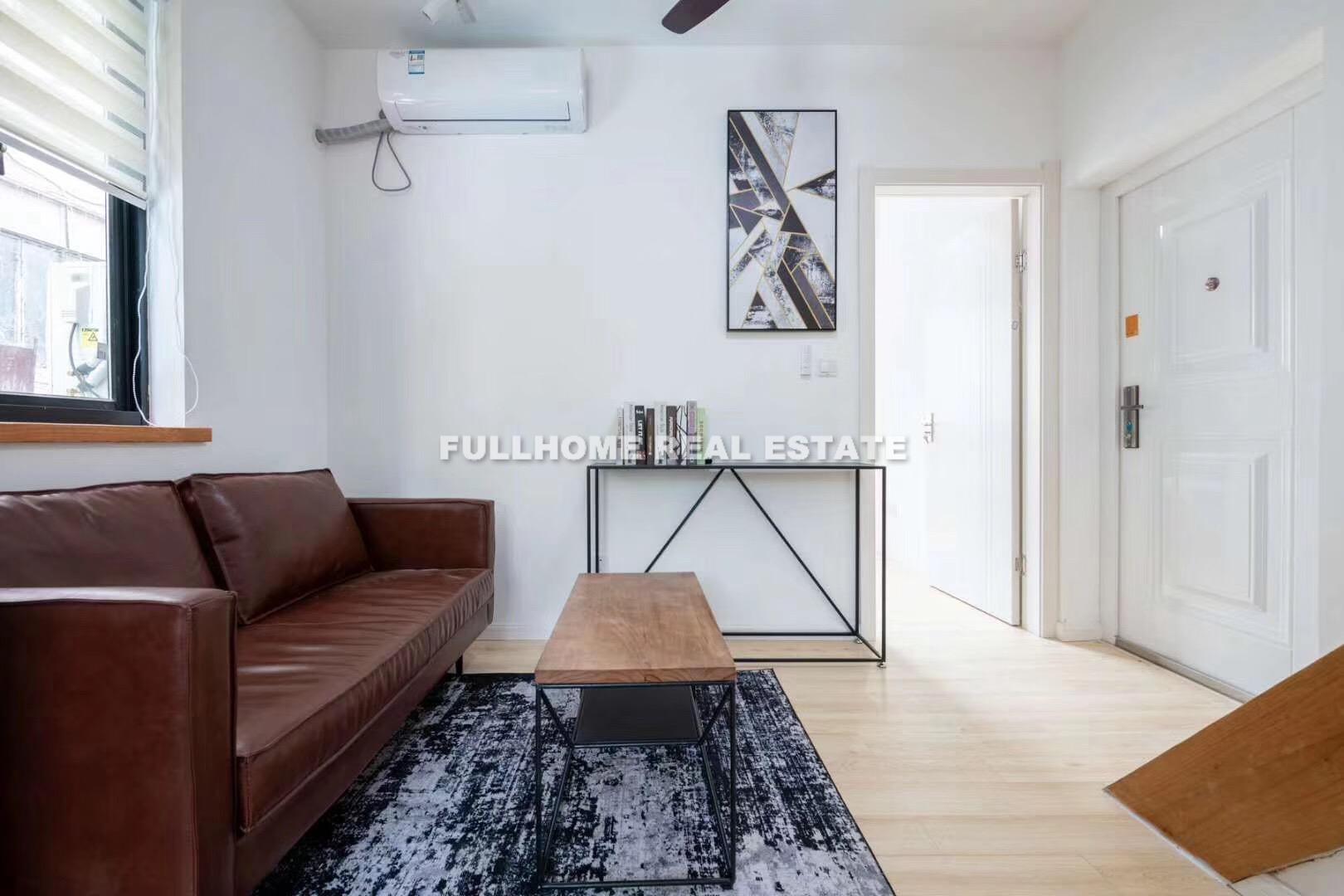 Lane 1-400 Julu Road Old House	 - 2 bedroom apartment in Shanghai, Downtown, Downtown