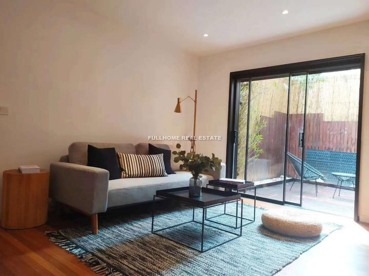 Lane 1-1000 North Shanxi Road Old House - 2 bedroom apartment in Shanghai, FFC, Downtown